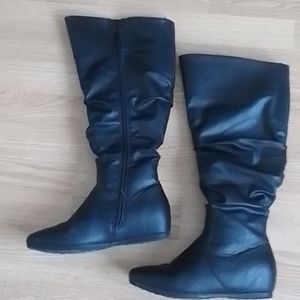 2 pairs of boots the black pair has been worn 3 times i paid 125 asking 70.